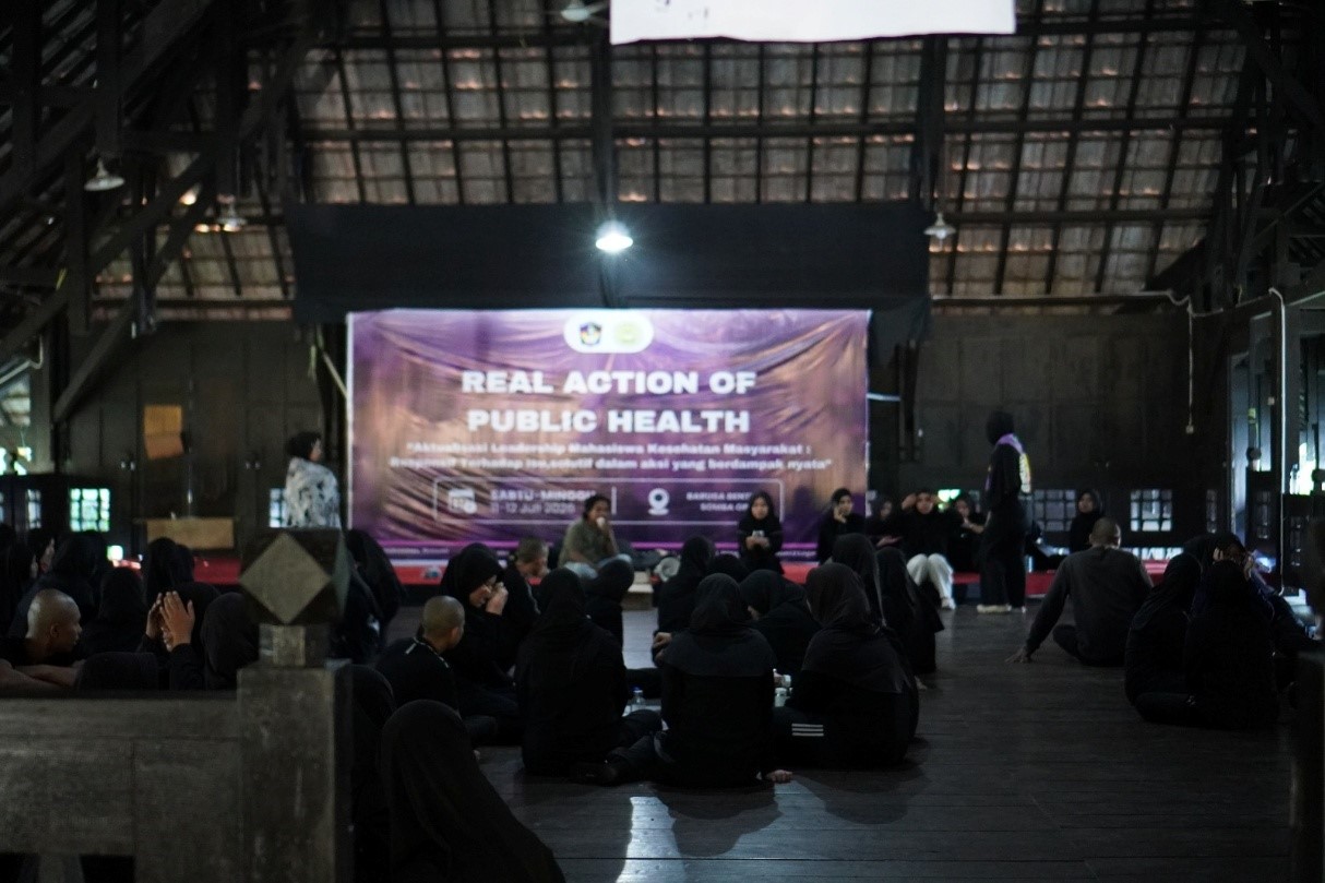 Real Action HIMAKESMAS "Sosialisasi Door to Door Perkuat Kepedulian Mahasiswa terhadap Isu Kesehatan Masyarakat"